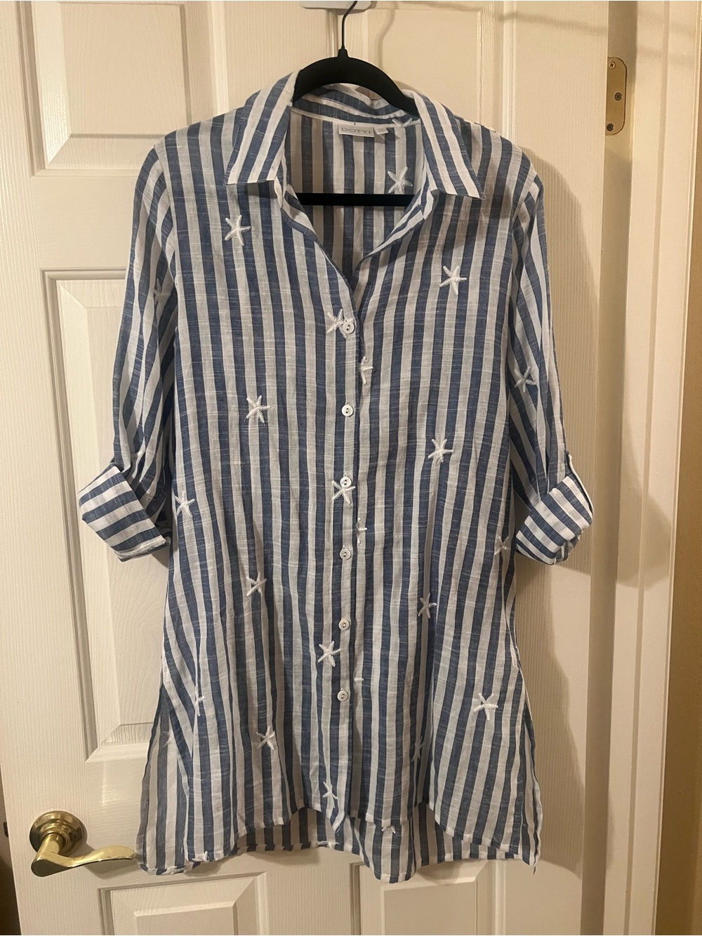 NWOT 🛍️3 for 25 🛍️ Dotti Blue & White Striped Starfish Embroidered Button Down M